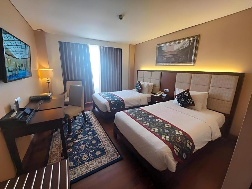Grand Qin Hotel Banjarbaru Exterior photo