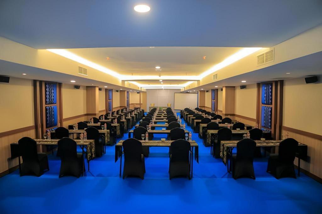 Grand Qin Hotel Banjarbaru Exterior photo