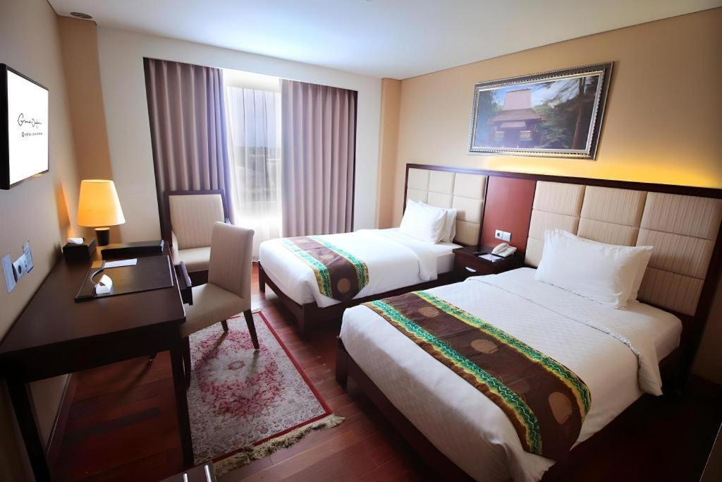 Grand Qin Hotel Banjarbaru Exterior photo