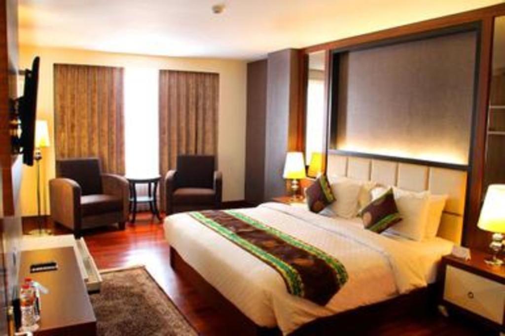 Grand Qin Hotel Banjarbaru Exterior photo