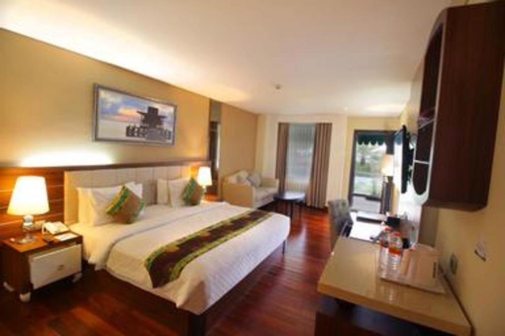 Grand Qin Hotel Banjarbaru Exterior photo