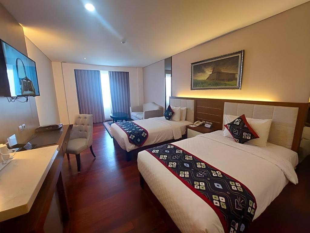 Grand Qin Hotel Banjarbaru Exterior photo