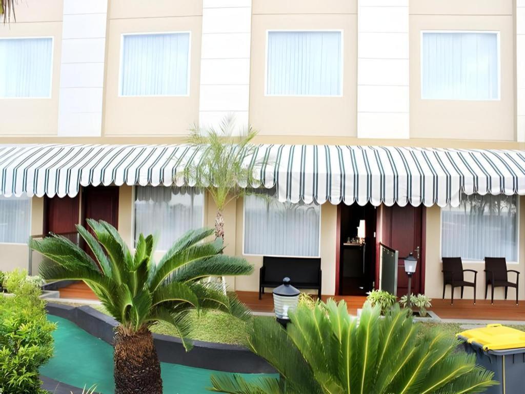 Grand Qin Hotel Banjarbaru Exterior photo