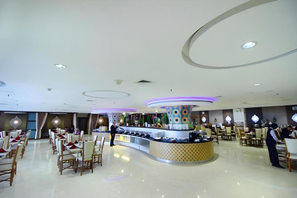 Grand Qin Hotel Banjarbaru Exterior photo